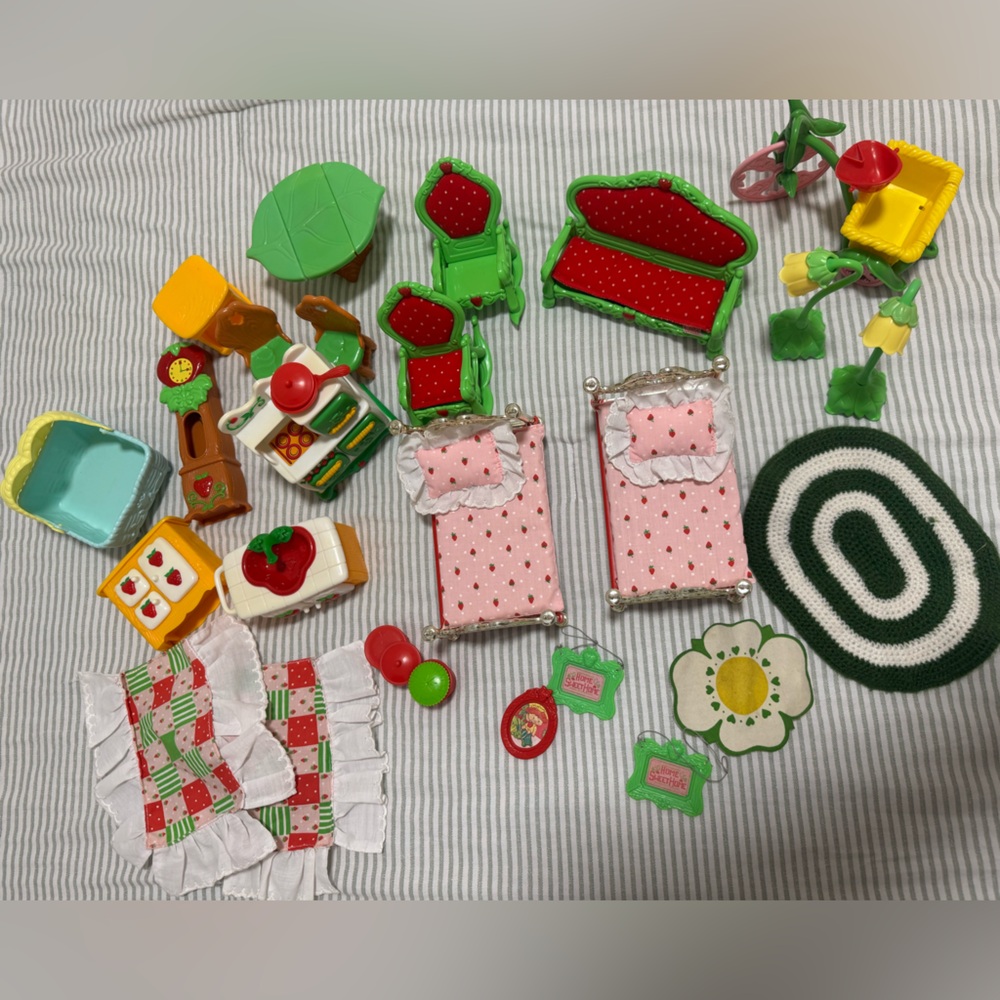 Vintage strawberry shortcake furniture set